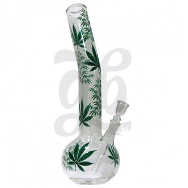 Bong de Cristal con hojas de marihuana