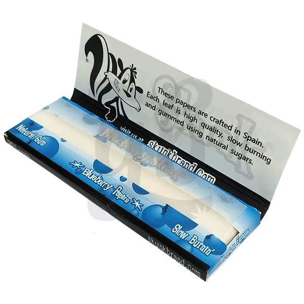 Skunk Brand Rolling Papers - Blueberry - Open booklet