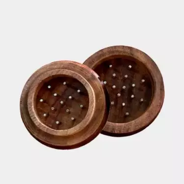 Grinder de madera tallado abierto