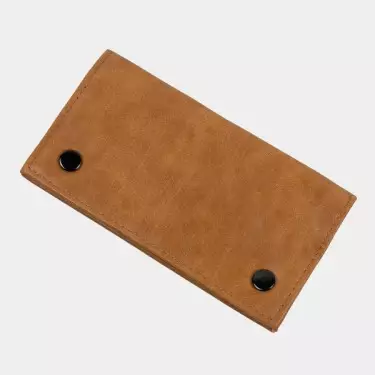 Tabaquera de Piel Sintética marrón cerrada