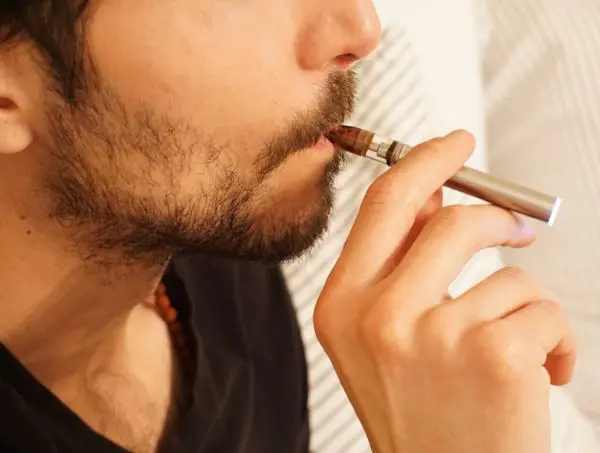 elf bar vape uk 🚨 ¿Sabías que vapear puede afectar tu erección incluso si eres joven y  “sano”? Los cigarrillos electrónicos no son tan inofensivos como parecen.  ⚠️⚠️⚠️Estudios recientes muestran que el vapeo daña los vasos