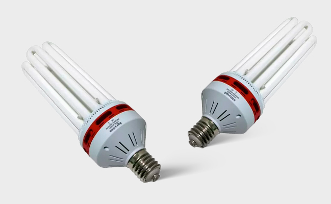 Lampada cfl per la coltivazione indoor della marijuana.