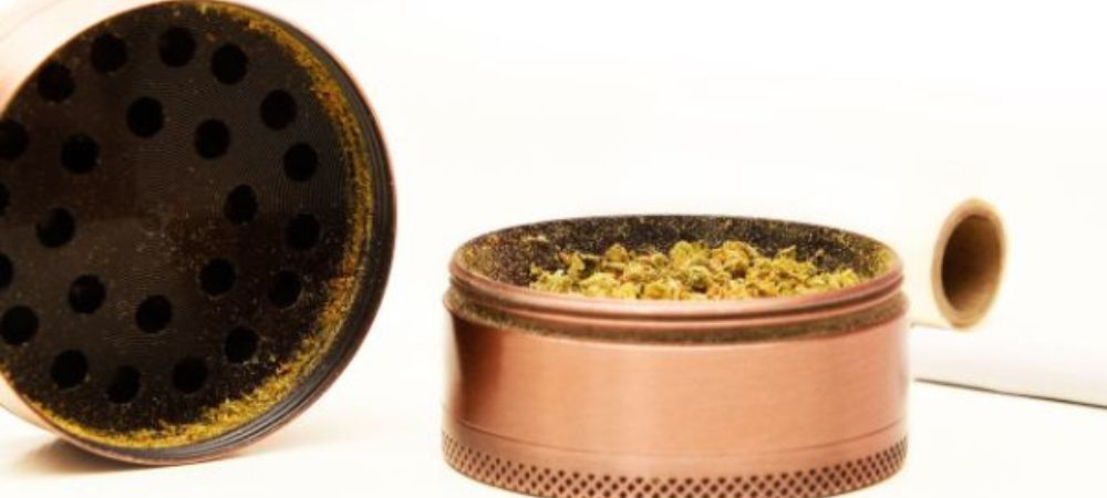 grinder pour weed