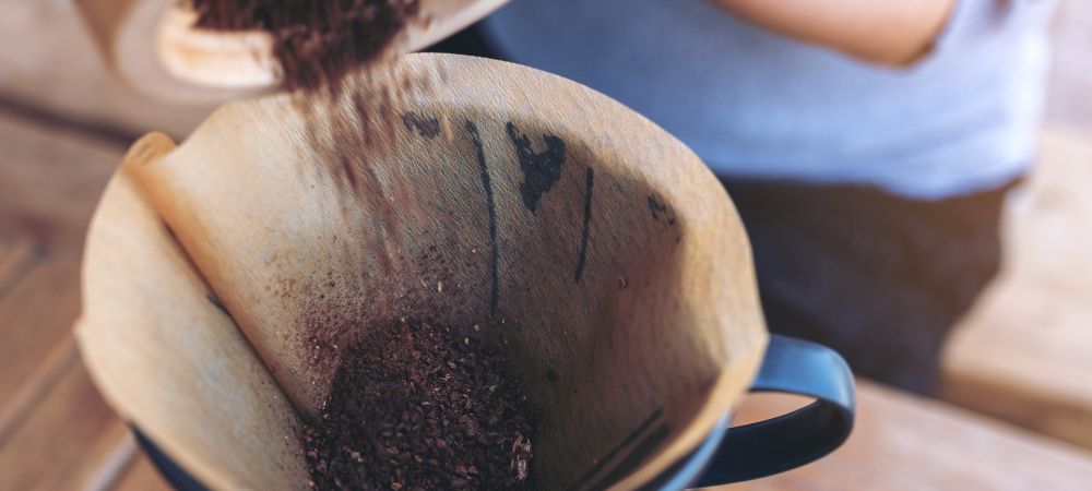 fertilizar con posos de café